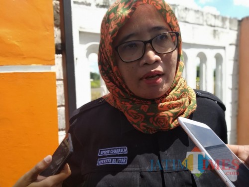 Komisioner Divisi Partisipasi Masyarakat KPU Kota Blitar, Ummu Chairu Wardhani