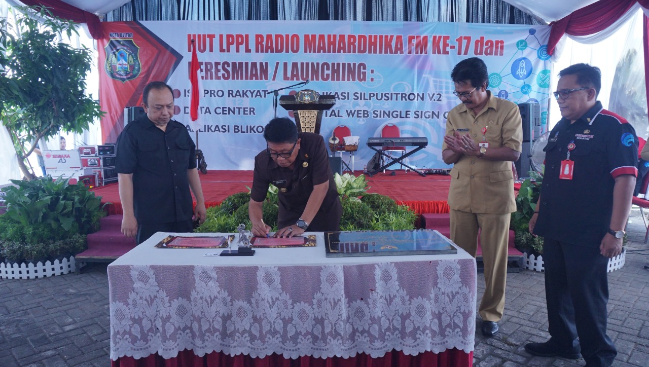 Plt Wali Kota Blitar Santoso melaunching Aplikasi Smart City dan Data Center