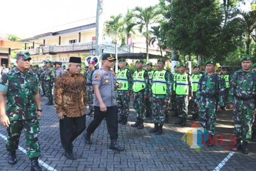 Petugas keamanan dari Polres Malang, TNI dan unsur masyarakat beserta Pemkab Malang jamin keamanan pemilu 2019 (dok MalangTIMES)