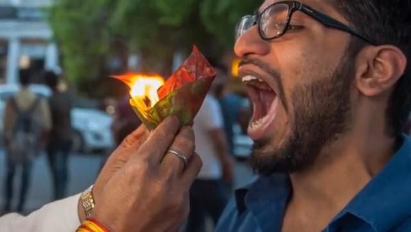 Snack api salah satu kuliner khas India yang disantap dengan api menyala. (Foto: istimewa)
