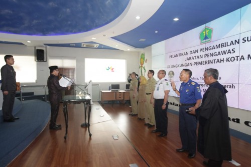 Pelantikan dan pengambilan sumpah di lingkungan Pemerintah Kota Malang oleh Wali Kota Malang, Sutiaji (Pipit Anggraeni/MalangTIMES).