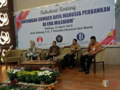 Talkshow SDM Perbankan di Era Milenial bersama para pimpinan bank anggota BMPD Malang di Gedung FEB UB. (Foto: Imarotul Izzah/MalangTIMES)
