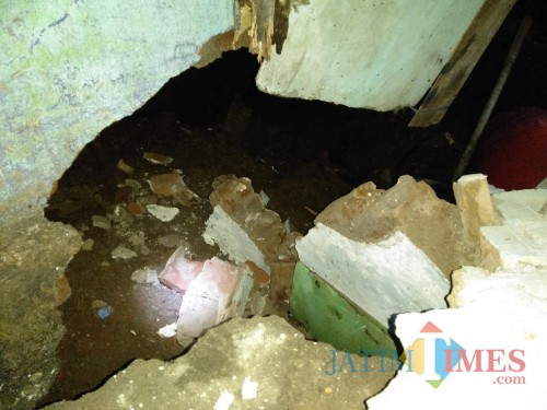 Kondisi tanah ambles di jalan KH. Agus Salim Gg. Soponyono RT 01 RW 03, Kelurahan Sisir, Kecamatan Batu, Kota Batu. (Foto: istimewa)