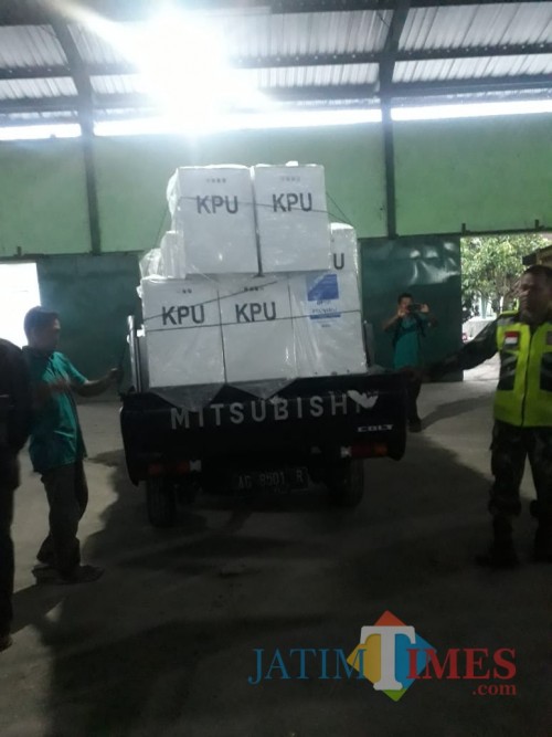Kotak Suara yang dikirim dari TPS ke PPK Sumbergempol / Foto : Rio / Tulungagung TIMES