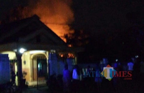 Api melahap gudang di Mayangan, Ngantru./ Foto : Istimewa / Tulungagung TIMES