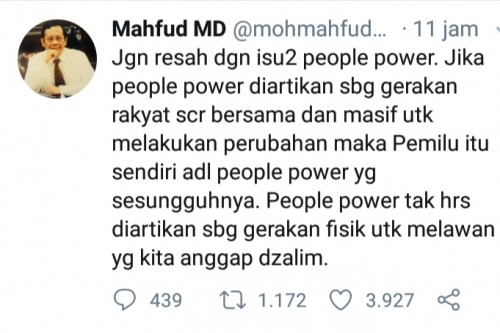 Cuitan Mahfud MD di Twitter terkait isu people power.