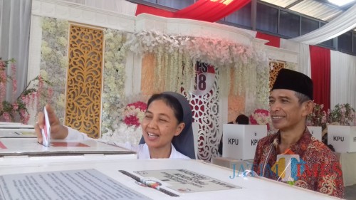Ilustrasi warga Kota Malang saat memasukkan surat suara ke dalam kotak suara saat hari pencoblosan. (Foto: Nurlayla Ratri/MalangTIMES)
