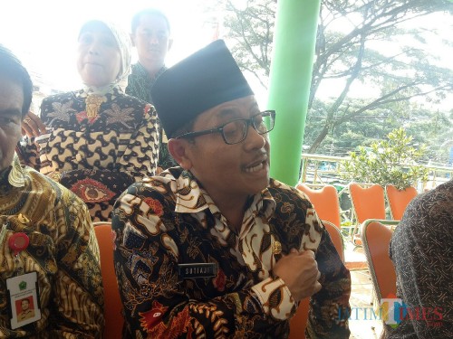 Wali Kota Malang Sutiaji saat diwawancara wartawan. (Foto: Imarotul Izzah/MalangTIMES)