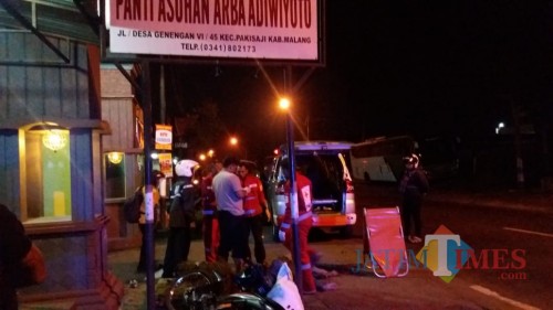 Kondisi Sumadi korban kecelakaan sesaat setelah kejadian, Kecamatan Pakisaji (Foto : Pos Laka Lantas Kepanjen for MalangTIMES)
