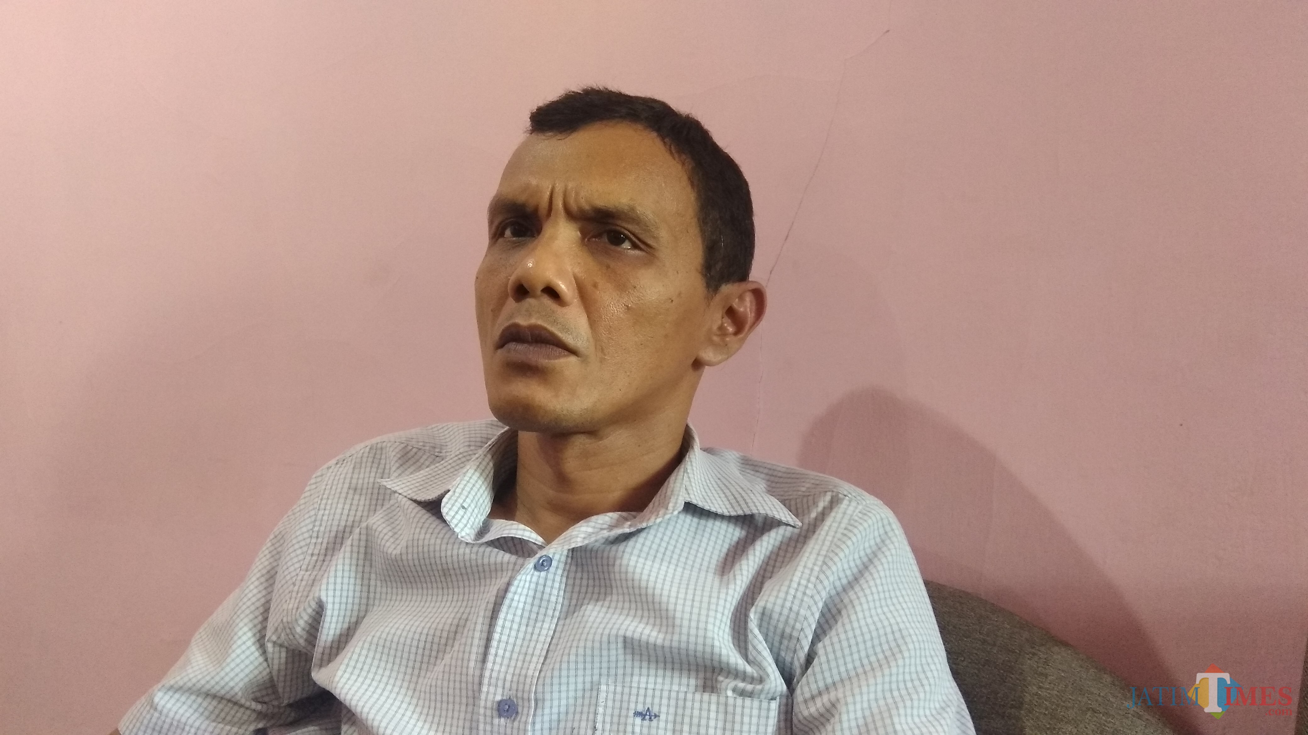 Koordinator Divisi Sengketa Bawaslu Kota Malang Rusmifahrizal Rustam saat menemui awak media. (Foto: Nurlayla Ratri/MalangTIMES)