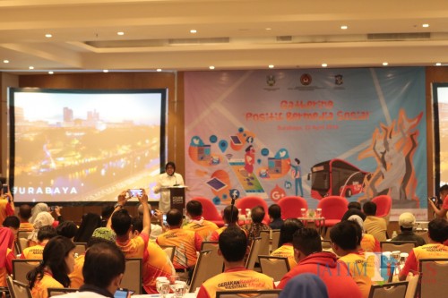 Wali Kota Surabaya Tri Rismaharini membuka acara Gathering “positif bermedia social”