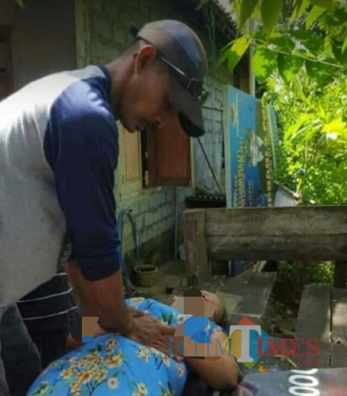 Kondisi Sunarsih setelah diselamatkan warga / Foto : Istimewa / Tulungagung TIMES