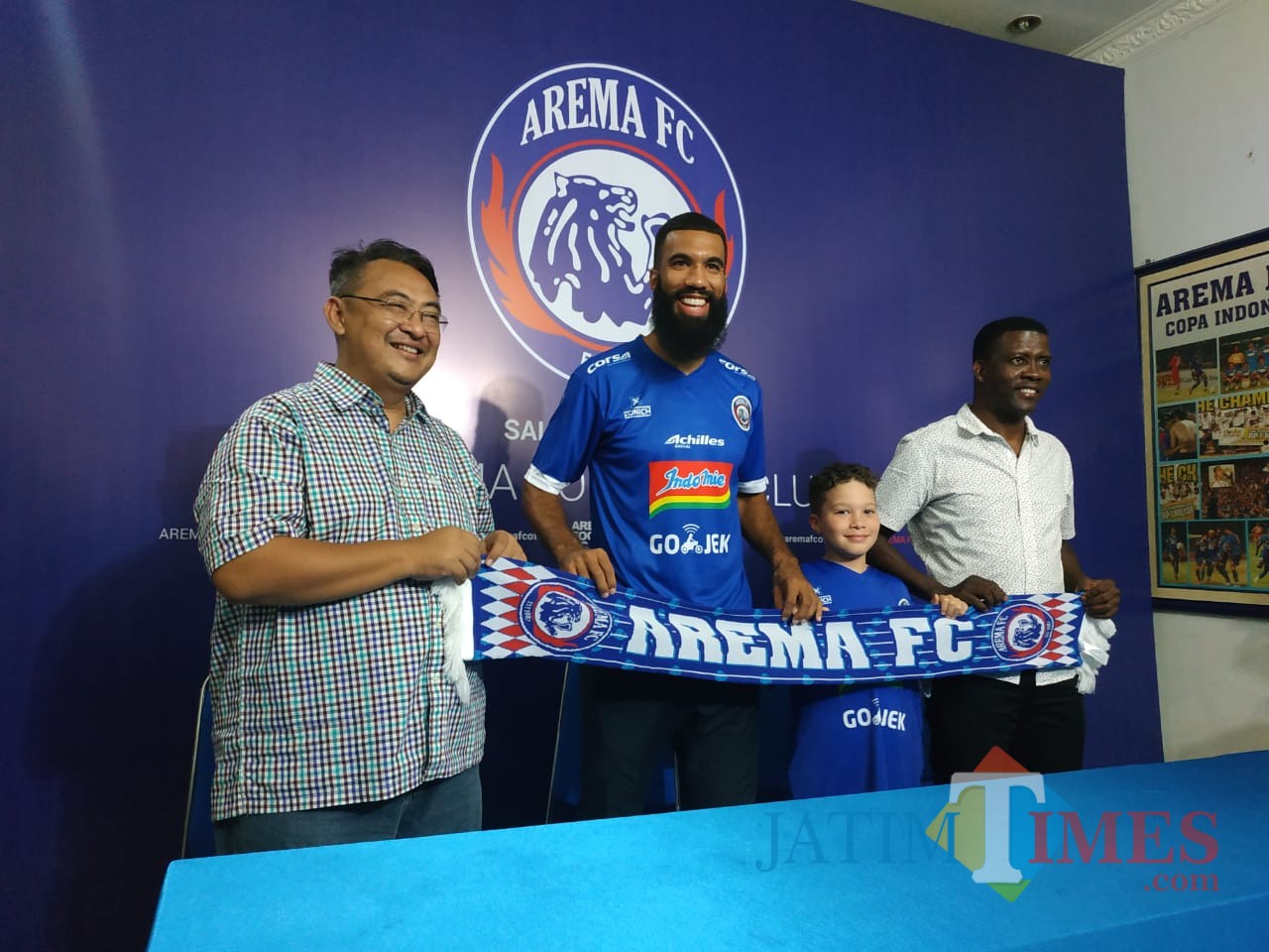 Perkenalan Sylvano Comvalius sebagai pemain baru Arema FC (Hendra Saputra)