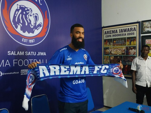 Striker asing baru Arema FC, Sylvano Comvalius (Hendra Saputra)