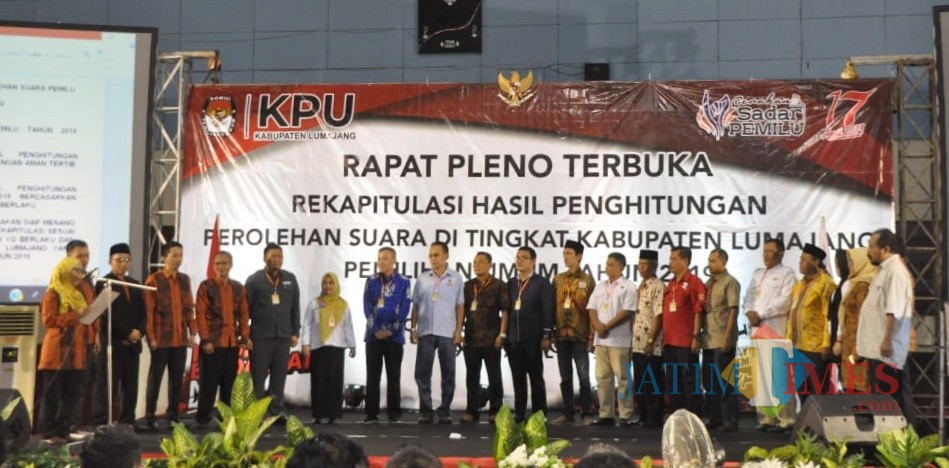 Rapat Pleno terbuka hasil Pemilu Kabupaten Lumajang (Foto : Moch. R. Abdul Fatah / Jatim TIMES)