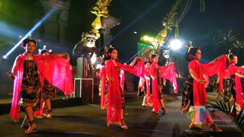 Tari Beskalan menjadi pembuka event Malang Artnival 2019 yang digelar Disbudpar Kota Malang. (Foto: Nurlayla Ratri/MalangTIMES)