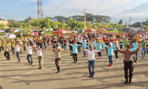 Suasana senam bersama memperingati Hari Buruh International, Rabu (1/5/2019). (Foto: istimewa)