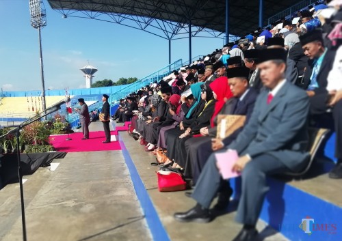 Pembacaan sambutan menteri pendidikan dan kebudayaan dalam Hardiknas Kabupaten Malang di Stadion Kanjuruhan, Kepanjen. (Nana)