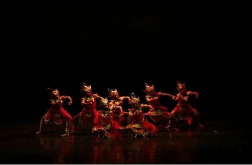 Tari Prabangsa dari Kabupaten Malang di Festival Karya Tari 2019 di Surabaya (Disparbud)