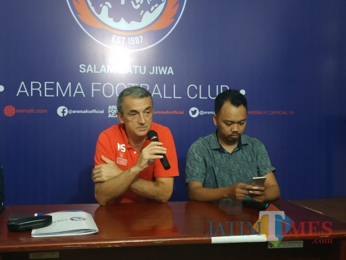 Pelatih Kepala Arema FC, Milomir Seslija (Hendra Saputra)