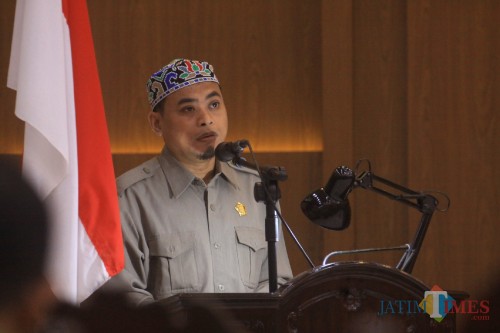 Abdul Axis, saat membacakan pendapat akhir Fraksi Partai Kebangkitan Bangsa (FPKB)(Agus Salam/Jatim TIMES)