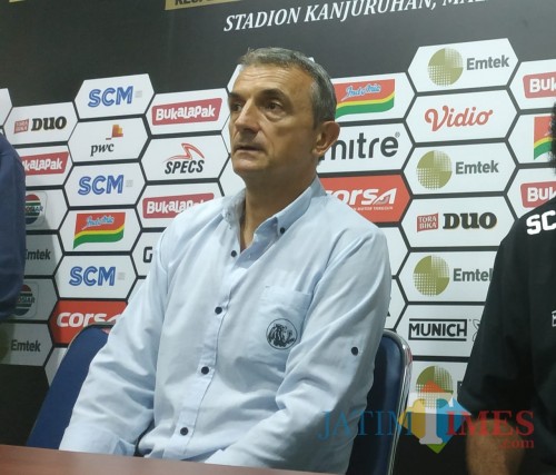 Pelatih kepala Arema FC, Milomir Seslija (foto: Hendra Saputra/ MalangTIMES)