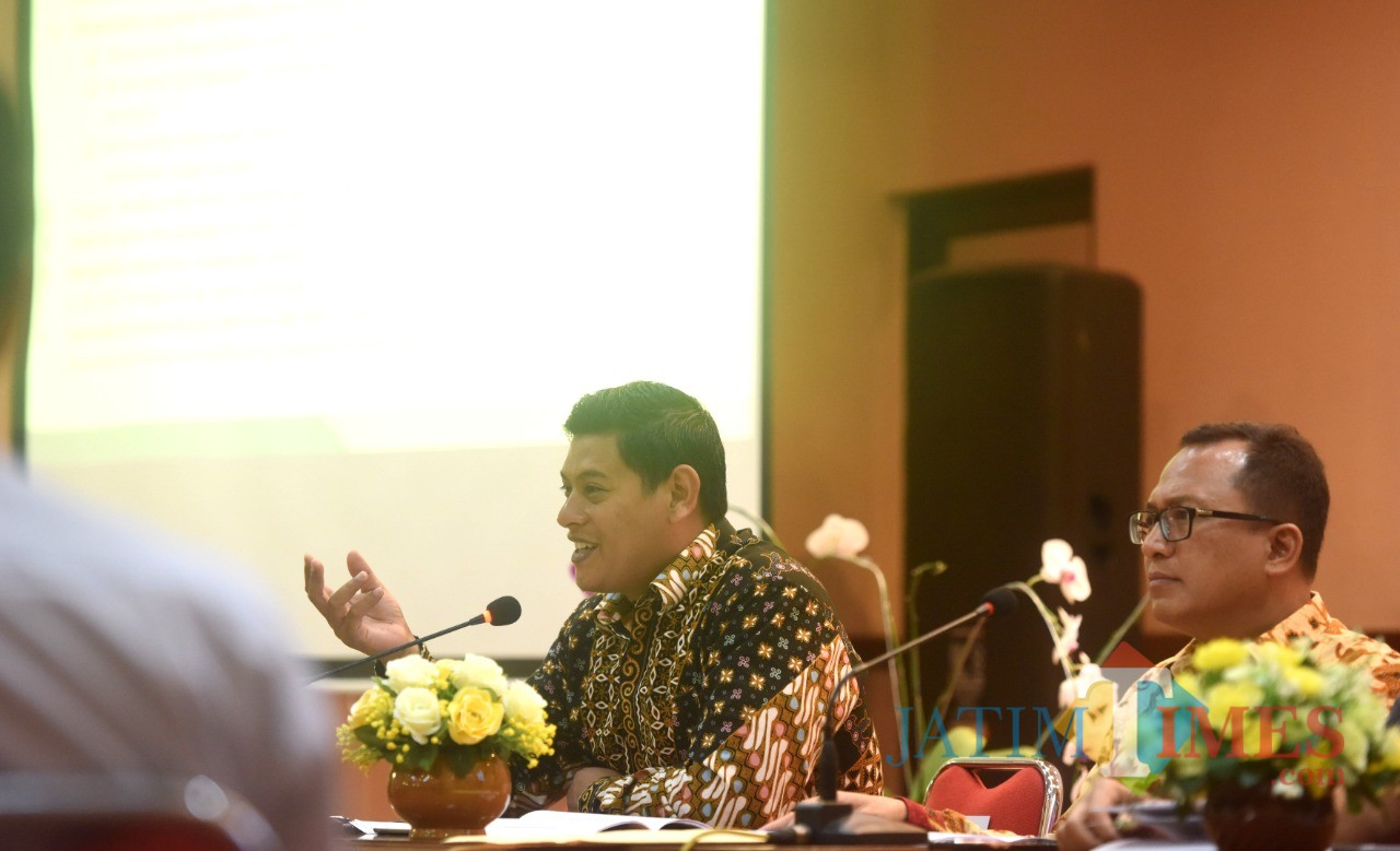 Walikota Kediri Abdullah Abu Bakar mengikuti Rakor bersama TPID. (eko Arif s /JatimTimes)