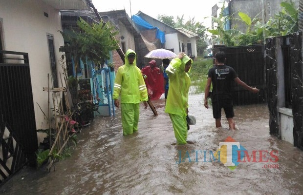 Salah satu kejadian banjir di Desa Torongrejo, Kecamatan Junrejo terjadi pukul 15.00 (Foto: Pudalops PB BPBD Kota Batu for BatuTIMES)
