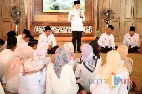 Bupati Anas memberikan arahan saat Safari Ramadan