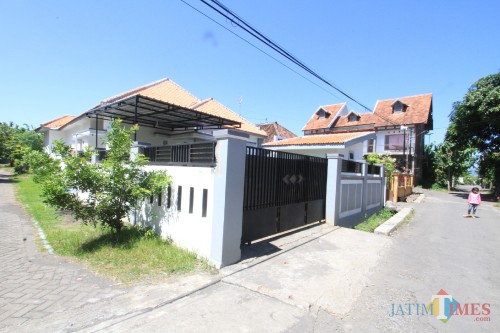 Rumah Wenis yang dibobol malin saat tarawih. (Agus Salam/Jatim TIMES)