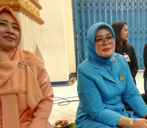 Kanan : Hj Jajuk Rendra Kresna akhirnya dipastikan melaju ke DPRD Provinsi Jatim (Nana)