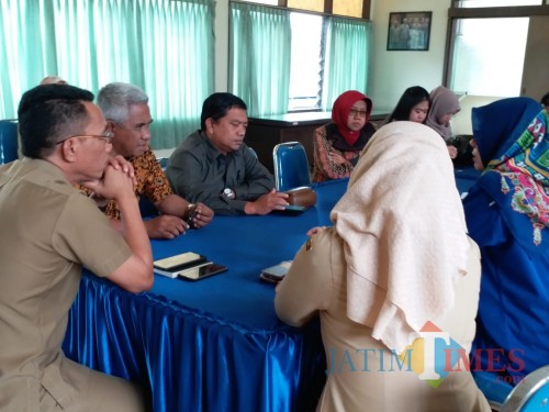 Pertemuan antara Komisi B DPRD Kota Malang bersama jajaran PD RPH Kota Malang. (Foto: Dokumen MalangTIMES)