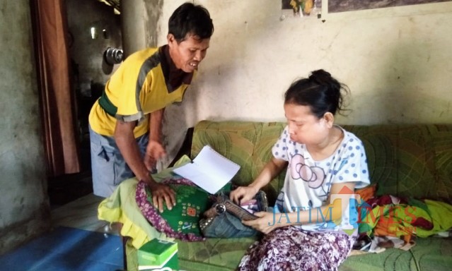 Supiyah, penderita kanker ganas rahang mulut dan gondok saat disambangi banyuwangitimes.com, Jumat (10/5/19).