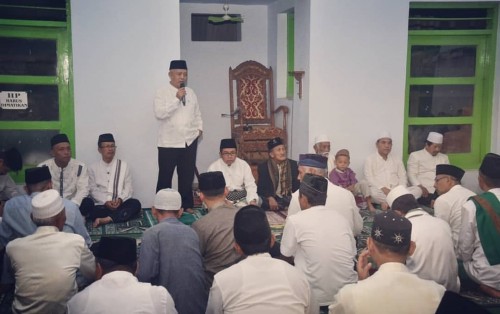 Wabup Malang Sanusi saat berdialog dengan masyarakat Donomulyo dalam safari ramadan putaran kedua (Humas)