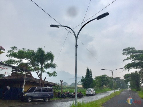Penerangan jalan di Jalan Sutan Hasan Halim Kelurahan Sisir, Kecamatan Batu. (Foto: Irsya Richa/MalangTIMES)