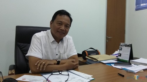 Dekan FE UIN Maulana Malik Ibrahim Malang Nur Asnawi MAg saat ditemui di kantornya. (Foto: Nurlayla Ratri/MalangTIMES)