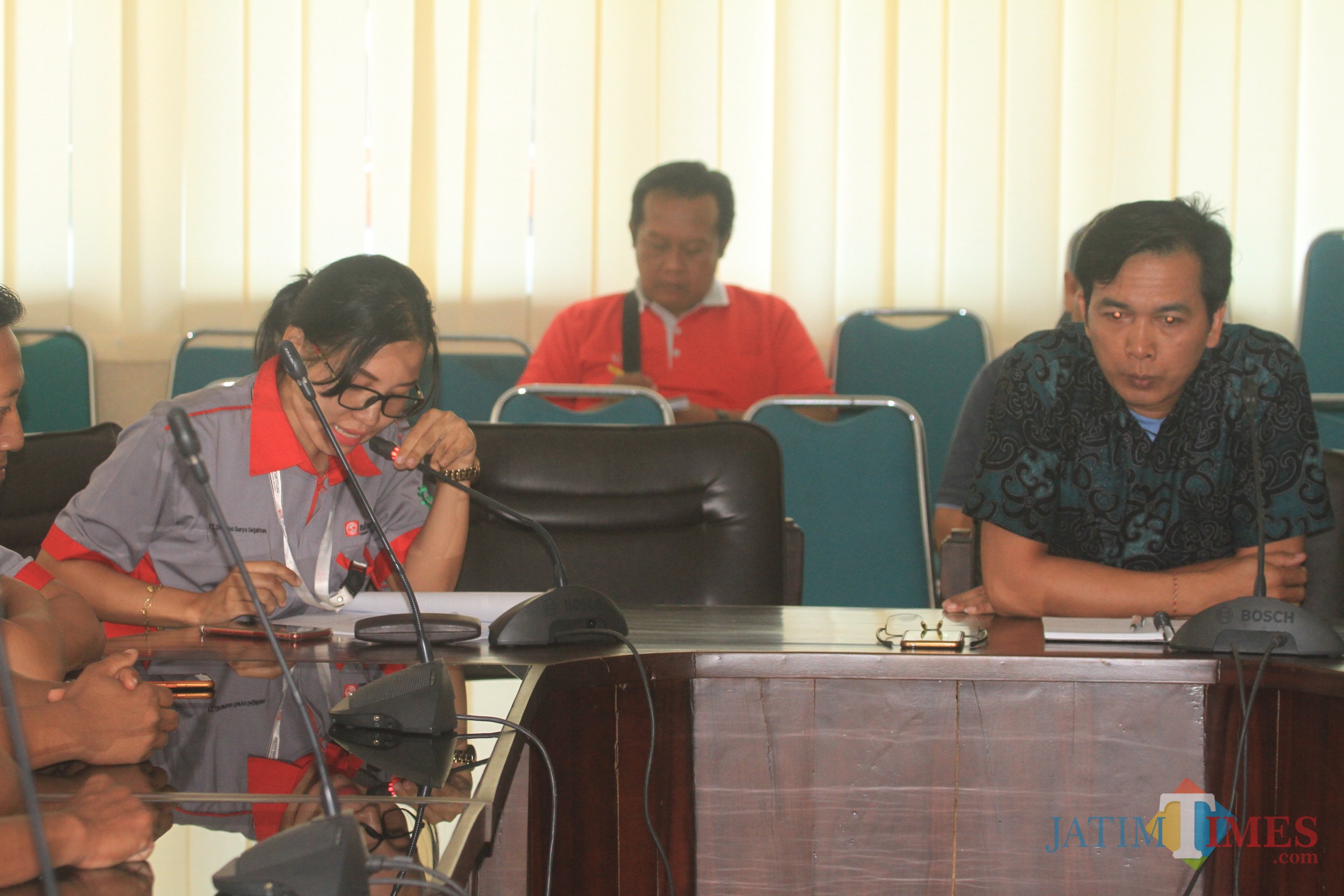 Menejemen PT Sinar Mas Surya Sejahtera saat dengar pendapat dengan komisi III DPRD Kota Probolinggo (Agus Salam/Jatim TIMES)