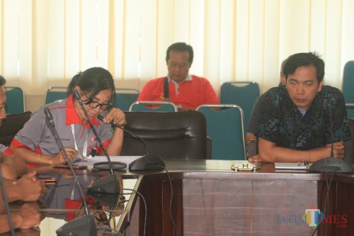 Menejemen PT Sinar Mas Surya Sejahtera saat dengar pendapat dengan komisi III DPRD Kota Probolinggo (Agus Salam/Jatim TIMES)