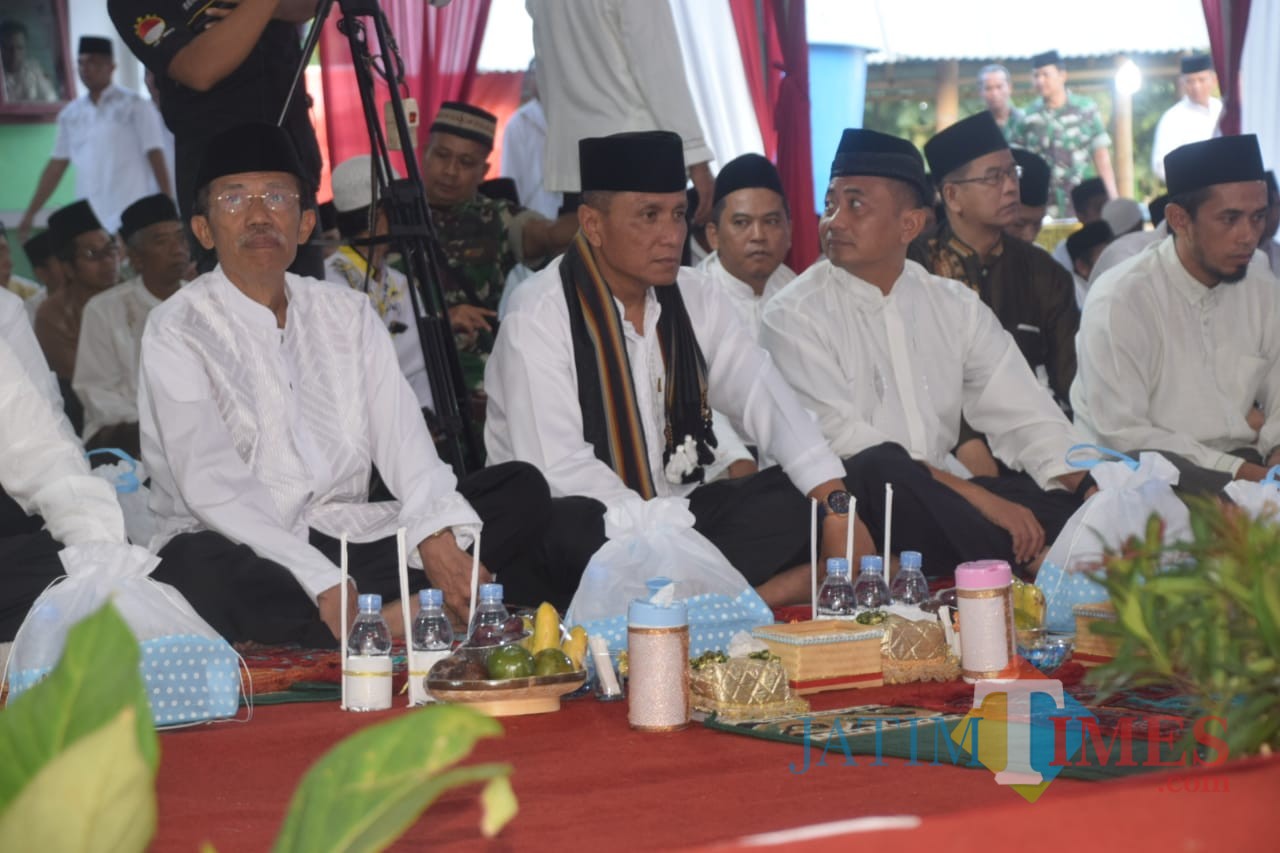 Pangdam V/Brawijaya (4 dari kanan) saat Safari Ramadan di Ponpes Al Ikhlas Magetan