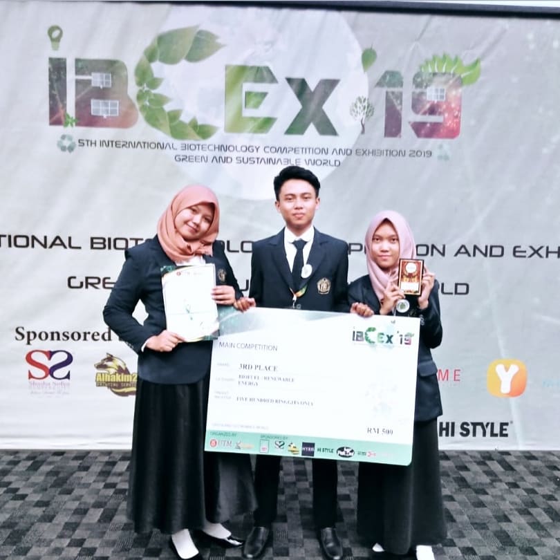 Anita Nurmulya Bahari, Muhammad Iqbal Hardyanto, dan Ade Nanda Meilya Ndari. (Foto: Humas)