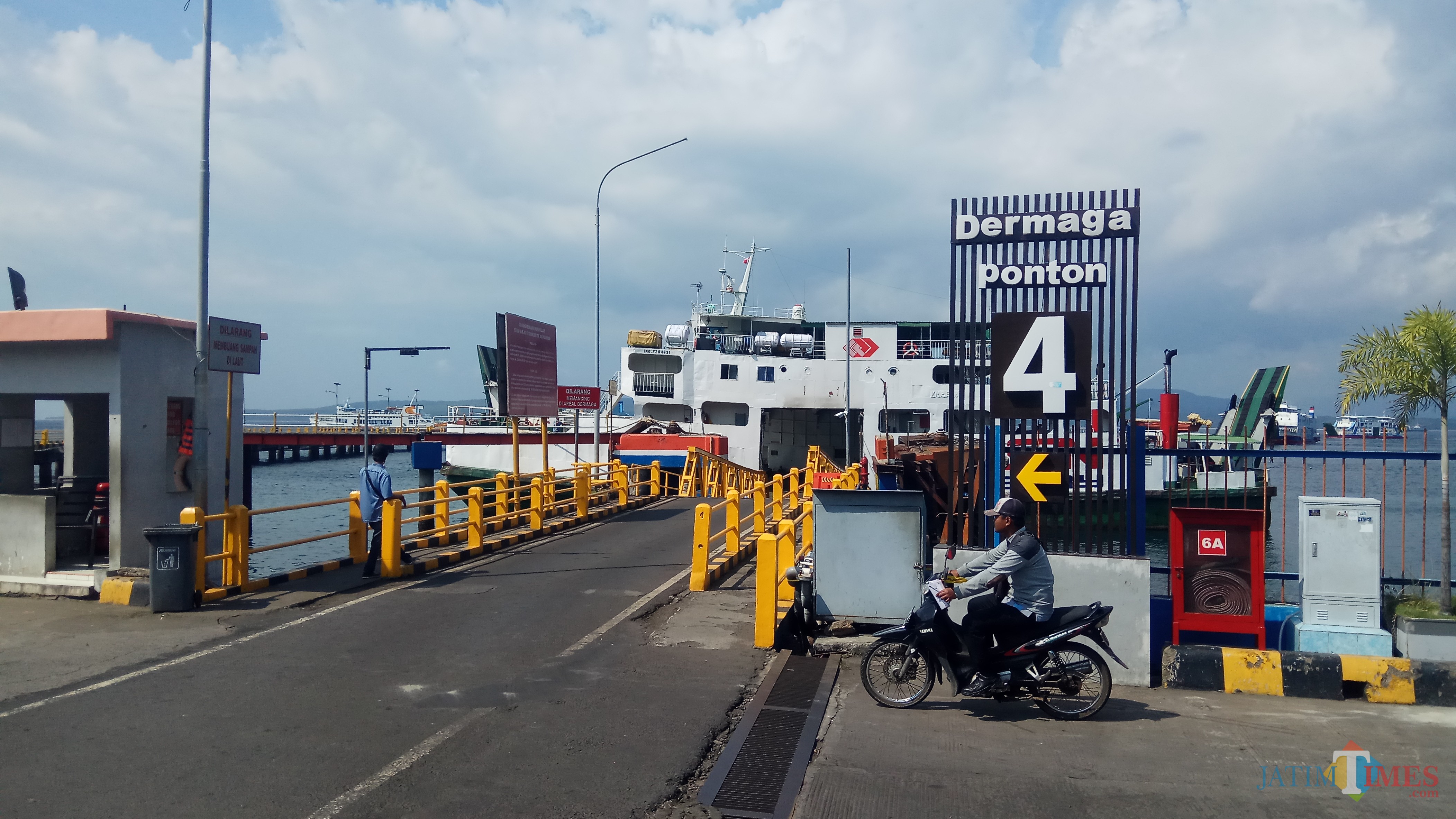 Dermaga Ponton Pelabuhan Ketapang sudah kembali digunakan untuk bongkar muat penumpang