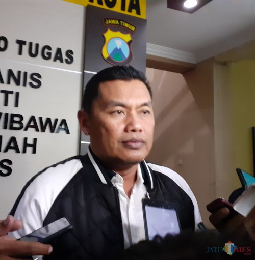 Kapolres Malang Kota AKBP Asfuri saat menemui awak media (Arifina Cahyanti Firdausi/MalangTIMES)