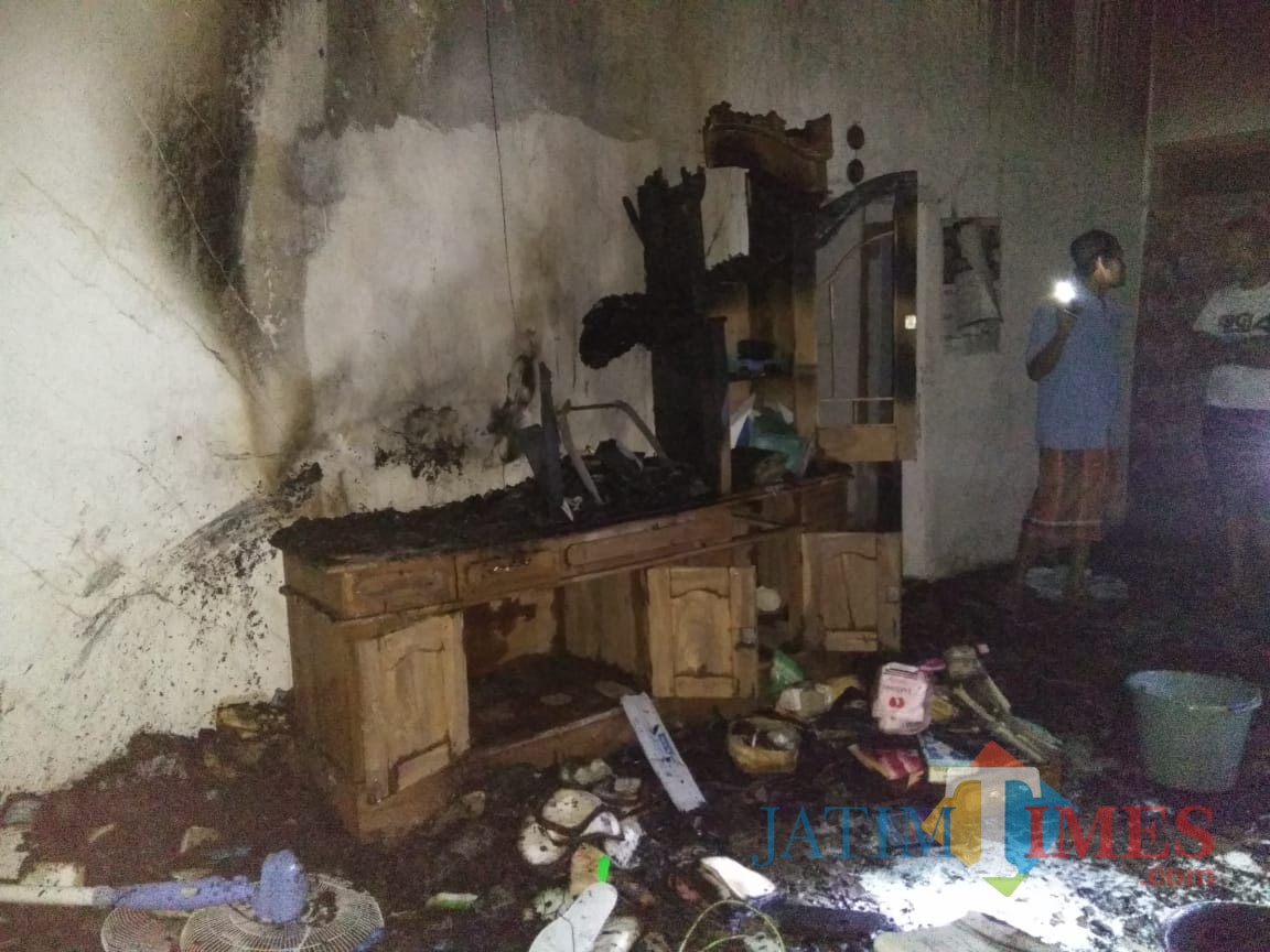 Kondisi rumah warga sesaat setelah hangus dilahap si jago merah, Kecamatan Donomulyo (Foto : Camat Donomulyo for MalangTIMES)