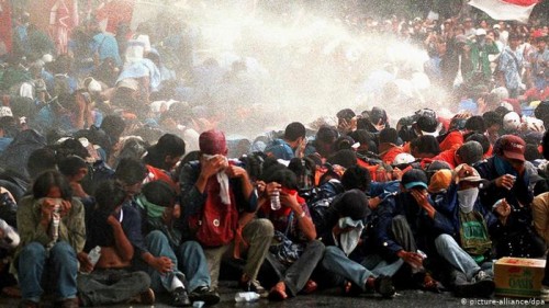 Salah satu pemandangan aksi demonstrasi Mei 98.(Foto : DW)