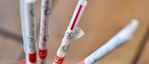 Sedotan McD yang terbungkus dengan kertas. (Foto: istimewa)