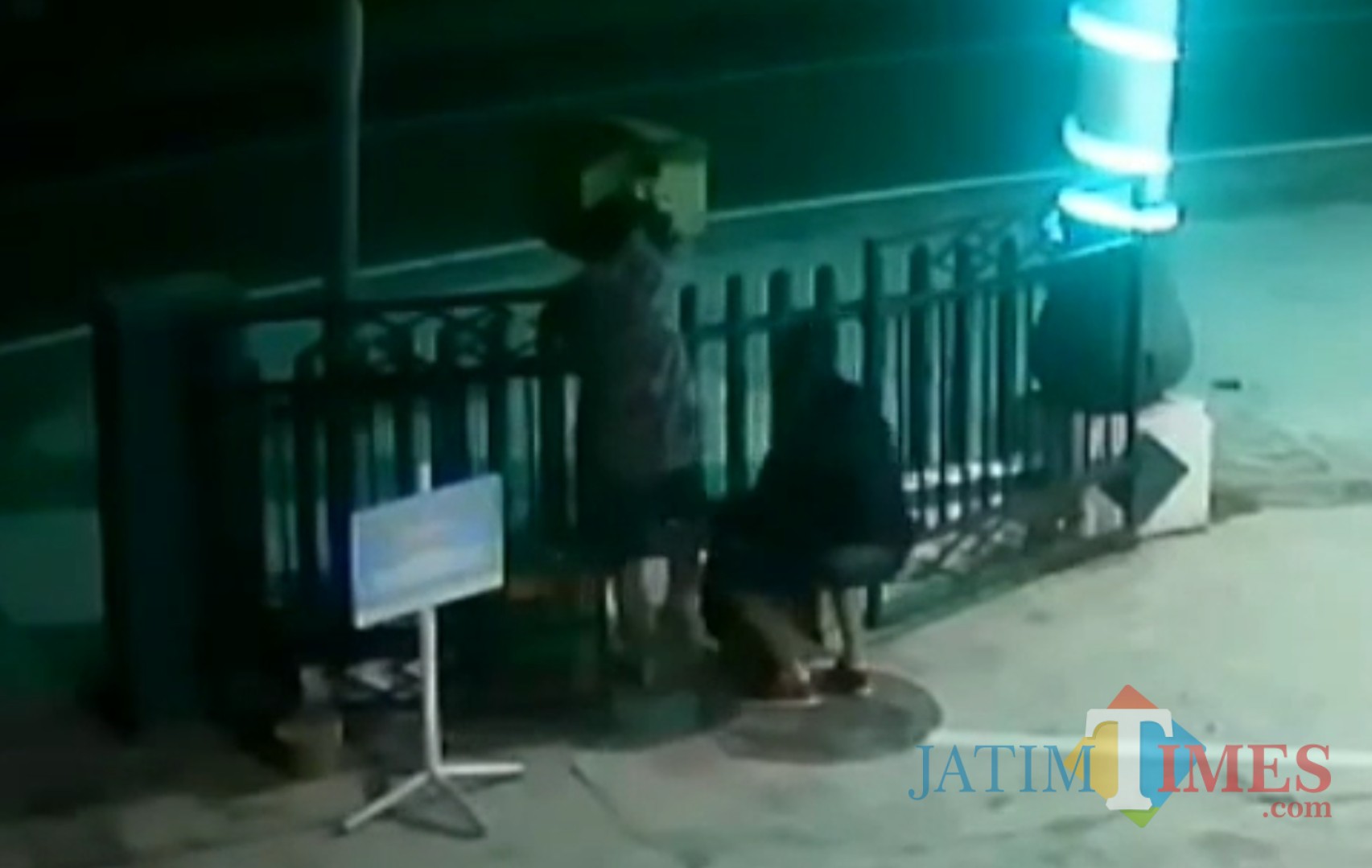 Aksi tiga maling bocah terekam cctv Masjid