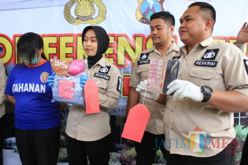 NI alias Mama Selvi (35). (Foto: B. Setioko/JatimTIMES)