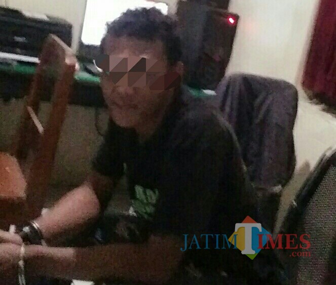 Pelaku Afri Darul Huda saat di Mapolsek Sumbergempol. / Foto : Dokpol / Tulungagung TIMES