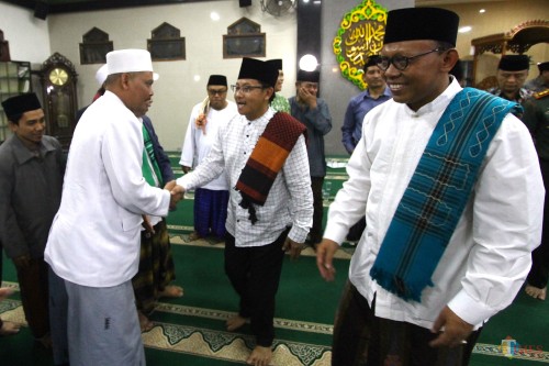 Wali Kota Malang, Sutiaji saat safari ramadan di Masjid Ainul Yaqin Jl Tata Surya Tlogomas (Arifina Cahyanti Firdausi/MalangTIMES)