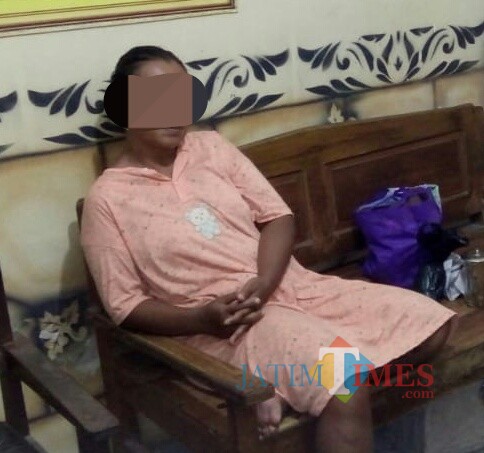 Yulianti dan Dita Suwaji saat di Mapolsek Rejotangan. / Foto : Dokpol / Tulungagung TIMES